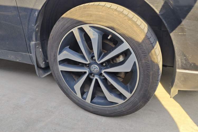 Used Venucia T90 2017 2.0L CVT Smart Edition Right Front Wheel Hub