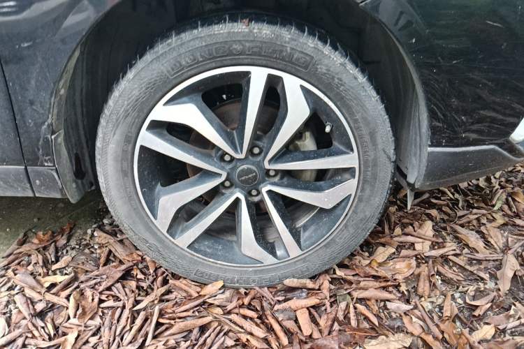 Used Venucia T90 2017 2.0L Manual Fashion Edition Right Front Wheel Hub