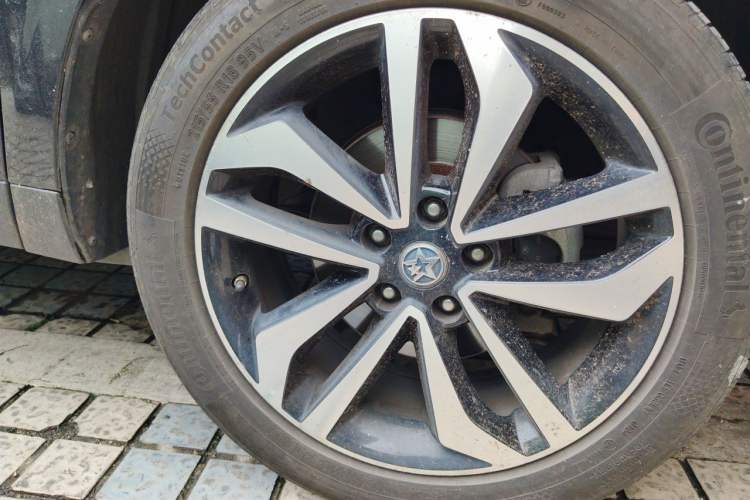 Used Venucia T90 2017 2.0L CVT Smart Edition Right Front Wheel Hub