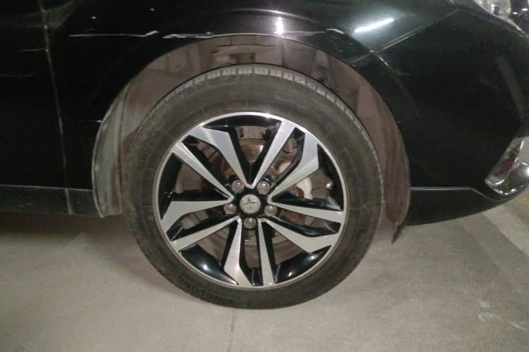 Used Venucia T90 2017 2.0L CVT Smart Edition Right Front Wheel Hub