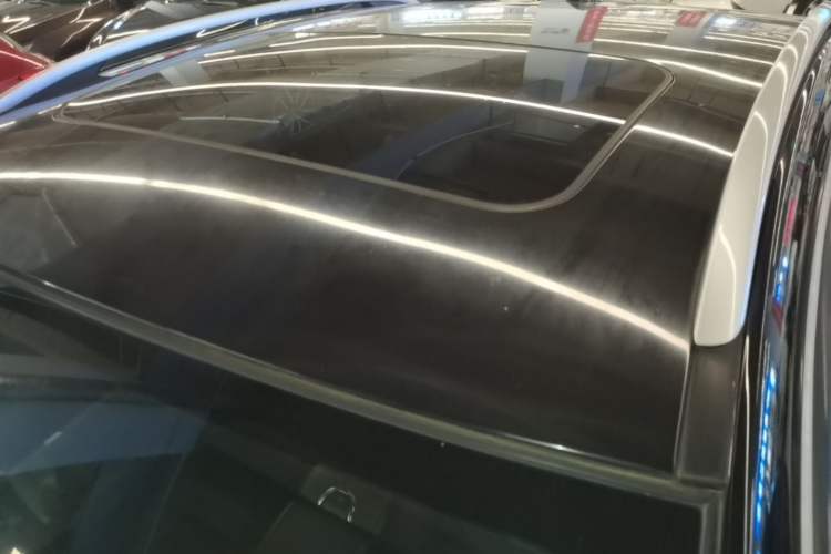 Used Venucia T90 2017 2.0L CVT Smart Edition Roof