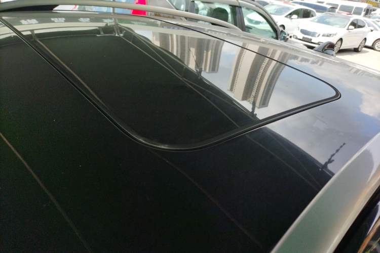 Used Venucia T90 2017 2.0L CVT Smart Edition Roof