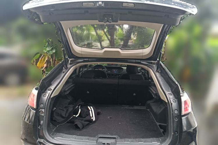 Used Venucia T90 2017 2.0L Manual Fashion Edition Trunk