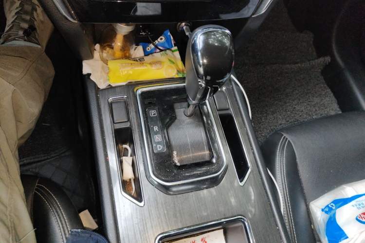 Used Venucia T90 2017 2.0L CVT Smart Edition Gear Lever