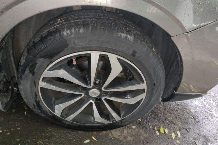 Used Venucia T90 2017 2.0L CVT Smart Edition Right Front Wheel Hub