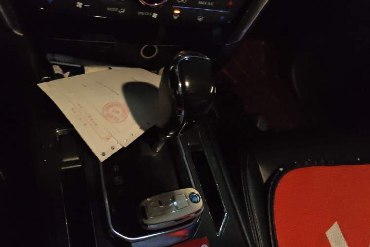 Used Venucia T90 2017 2.0L CVT Smart Edition Gear Lever