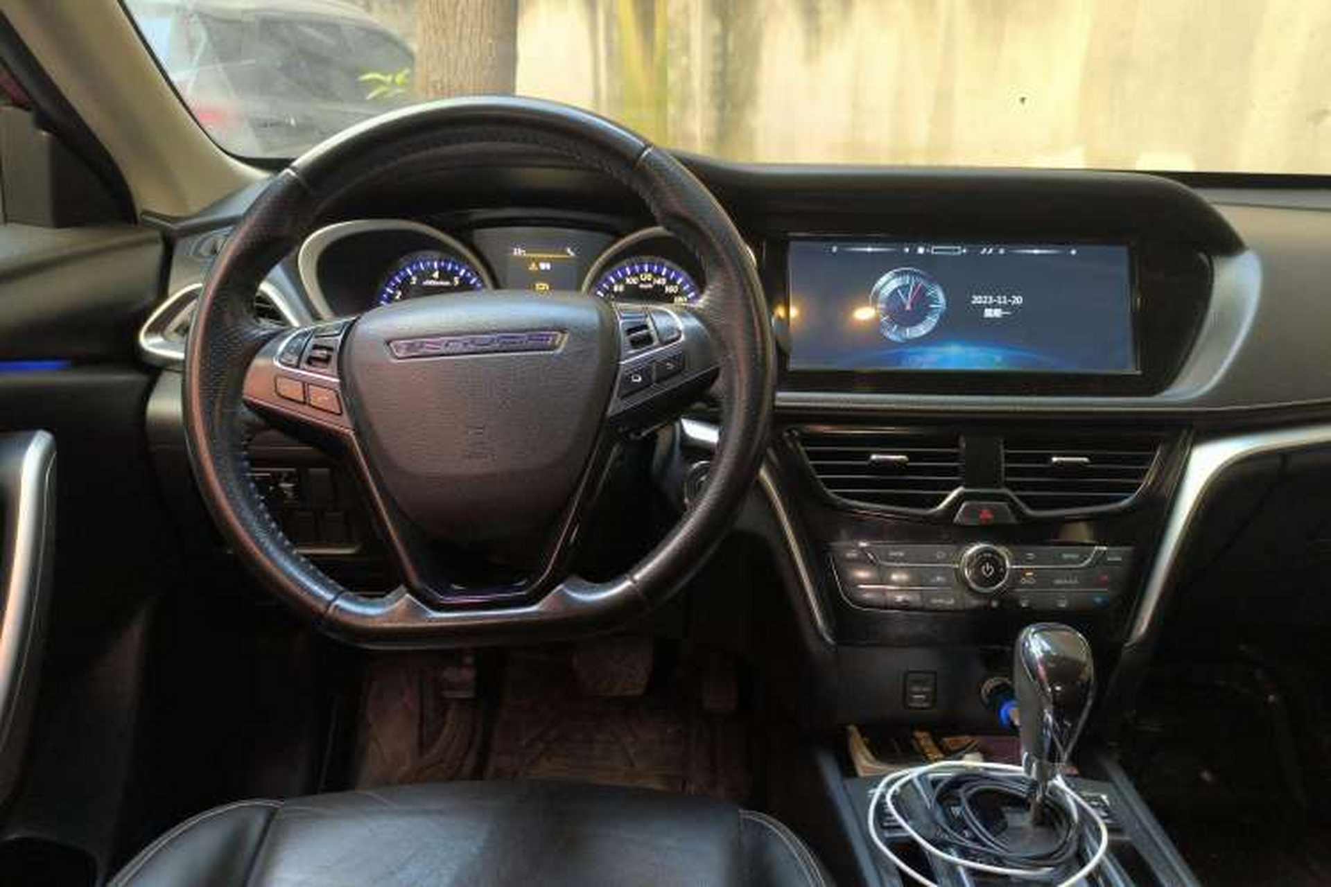 Used Venucia T90 2017 2.0L CVT Leading Edition Center Console