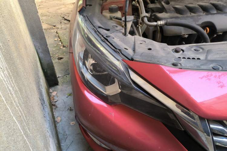 Used Venucia T90 2017 2.0L CVT Leading Edition Right Front Headlight