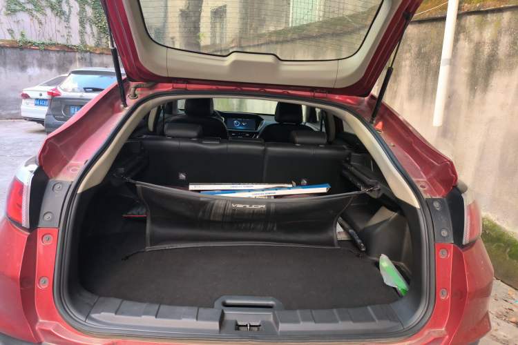 Used Venucia T90 2017 2.0L CVT Leading Edition Trunk