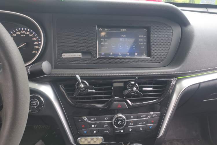 Used Venucia T90 2017 2.0L CVT Smart Edition Audio And AC Panel