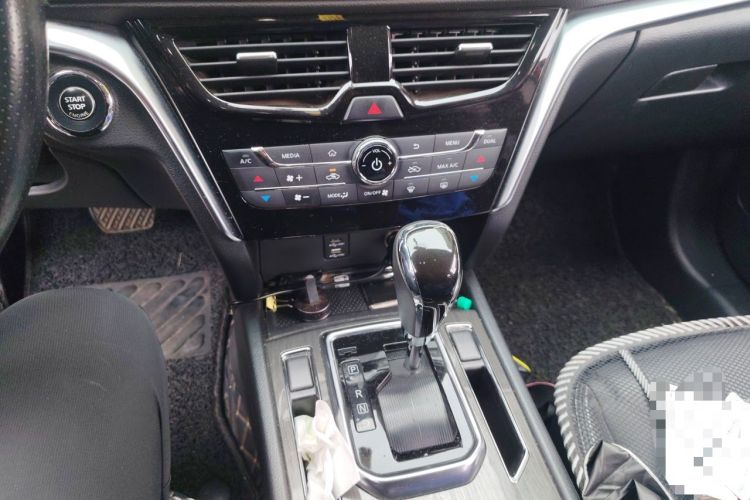 Used Venucia T90 2017 2.0L CVT Smart Edition Audio And AC Panel