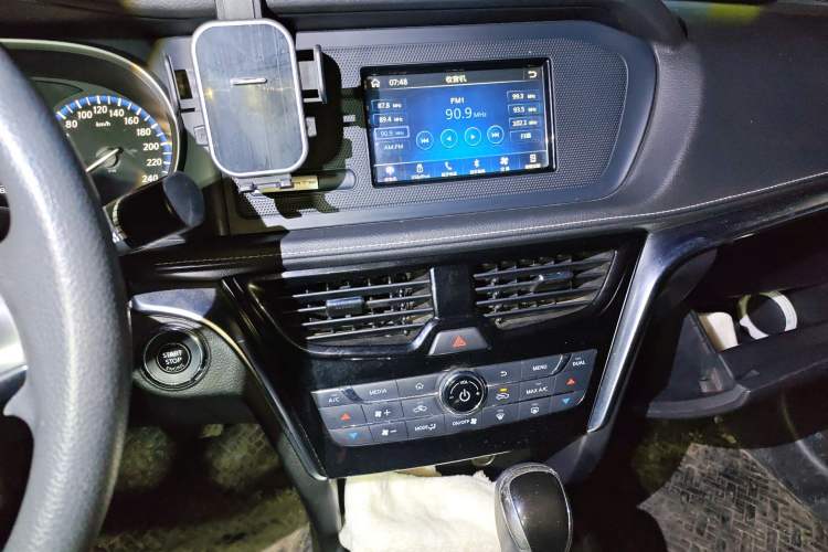 Used Venucia T90 2017 2.0L CVT Fashion Edition Audio And AC Panel