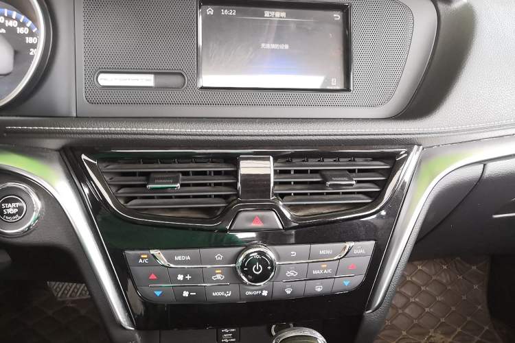 Used Venucia T90 2017 2.0L CVT Smart Edition Audio And AC Panel
