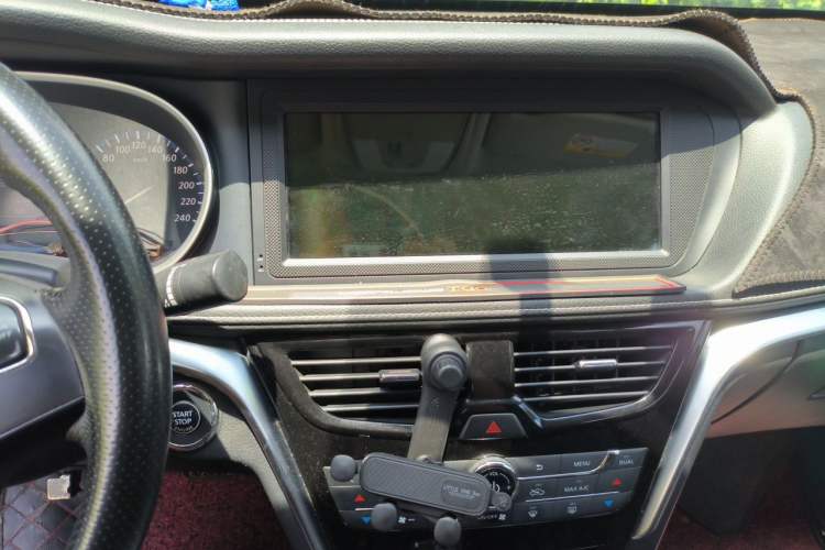 Used Venucia T90 2017 2.0L CVT Smart Edition Audio And AC Panel