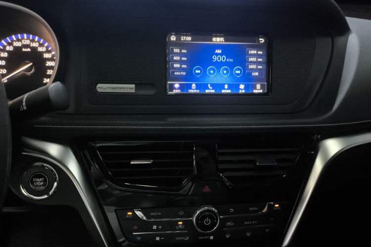 Used Venucia T90 2017 2.0L CVT Fashion Edition Audio And AC Panel