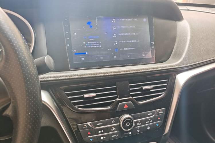 Used Venucia T90 2017 2.0L CVT Smart Edition Audio And AC Panel