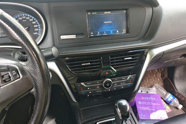 Used Venucia T90 2017 2.0L CVT Smart Edition Audio And AC Panel