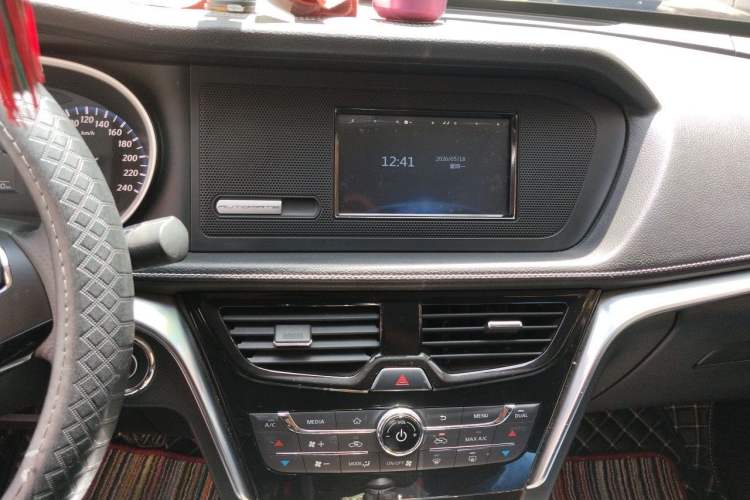 Used Venucia T90 2017 2.0L Manual ZhiShang Edition Audio And AC Panel