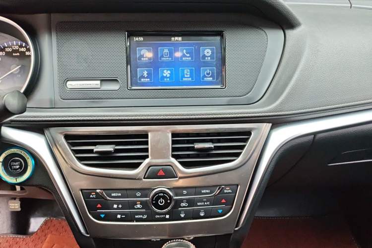 Used Venucia T90 2017 2.0L CVT Smart Edition Audio And AC Panel