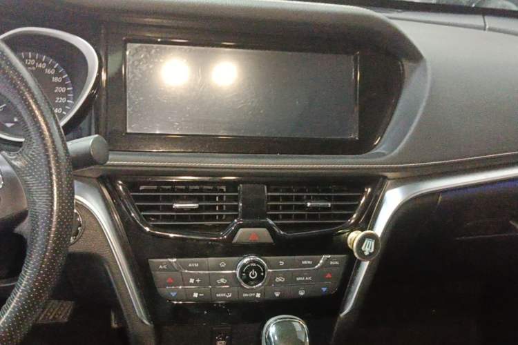 Used Venucia T90 2017 2.0L CVT Leading Edition Audio And AC Panel