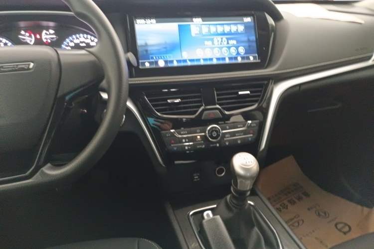 Used Venucia T90 2017 2.0L Manual Fashion Edition Audio And AC Panel