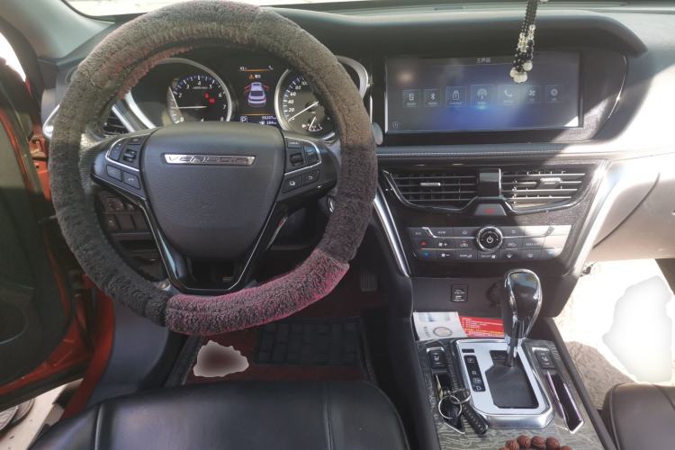 Used Venucia T90 2017 2.0L CVT Leading Edition Center Console