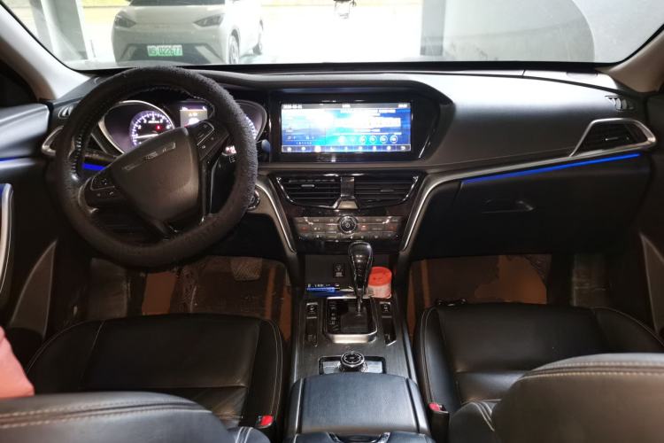 Used Venucia T90 2017 2.0L CVT Leading Edition Center Console