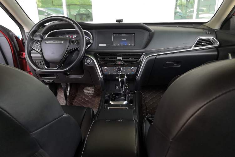 Used Venucia T90 2017 2.0L CVT Smart Edition Center Console