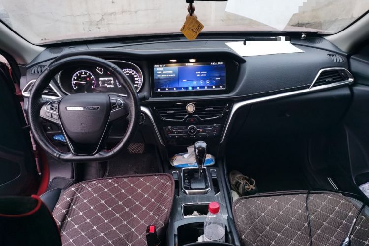 Used Venucia T90 2017 2.0L CVT Smart Edition Center Console