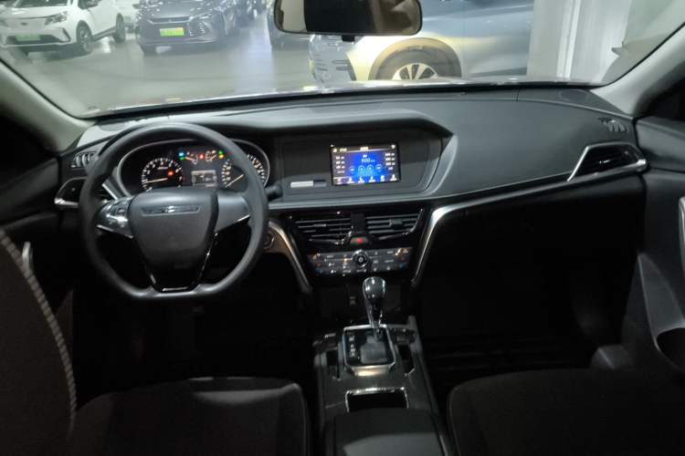 Used Venucia T90 2017 2.0L CVT Fashion Edition Center Console