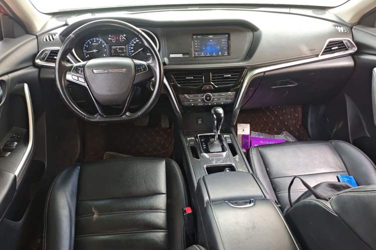 Used Venucia T90 2017 2.0L CVT Smart Edition Center Console