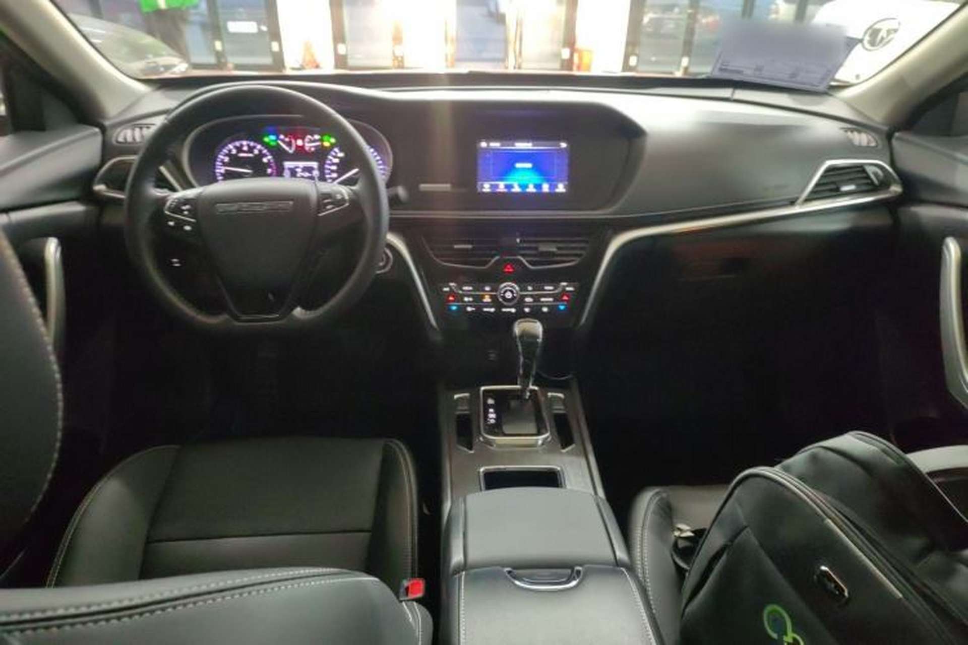 Used Venucia T90 2017 2.0L CVT Smart Edition Center Console