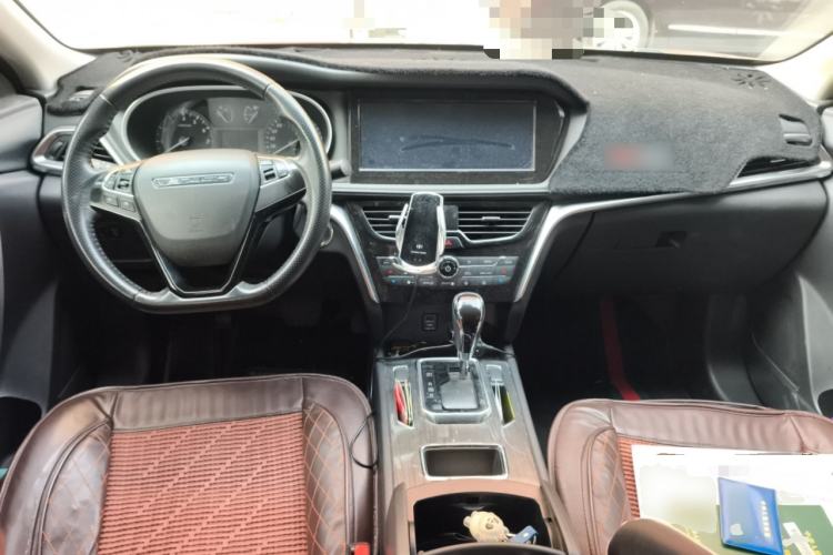 Used Venucia T90 2017 2.0L CVT Smart Edition Center Console