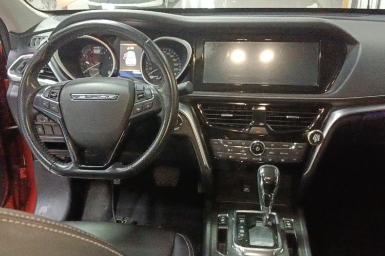 Used Venucia T90 2017 2.0L CVT Leading Edition Center Console