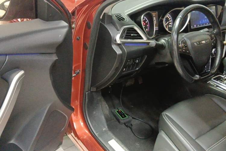 Used Venucia T90 2017 2.0L CVT Leading Edition Driver Seat