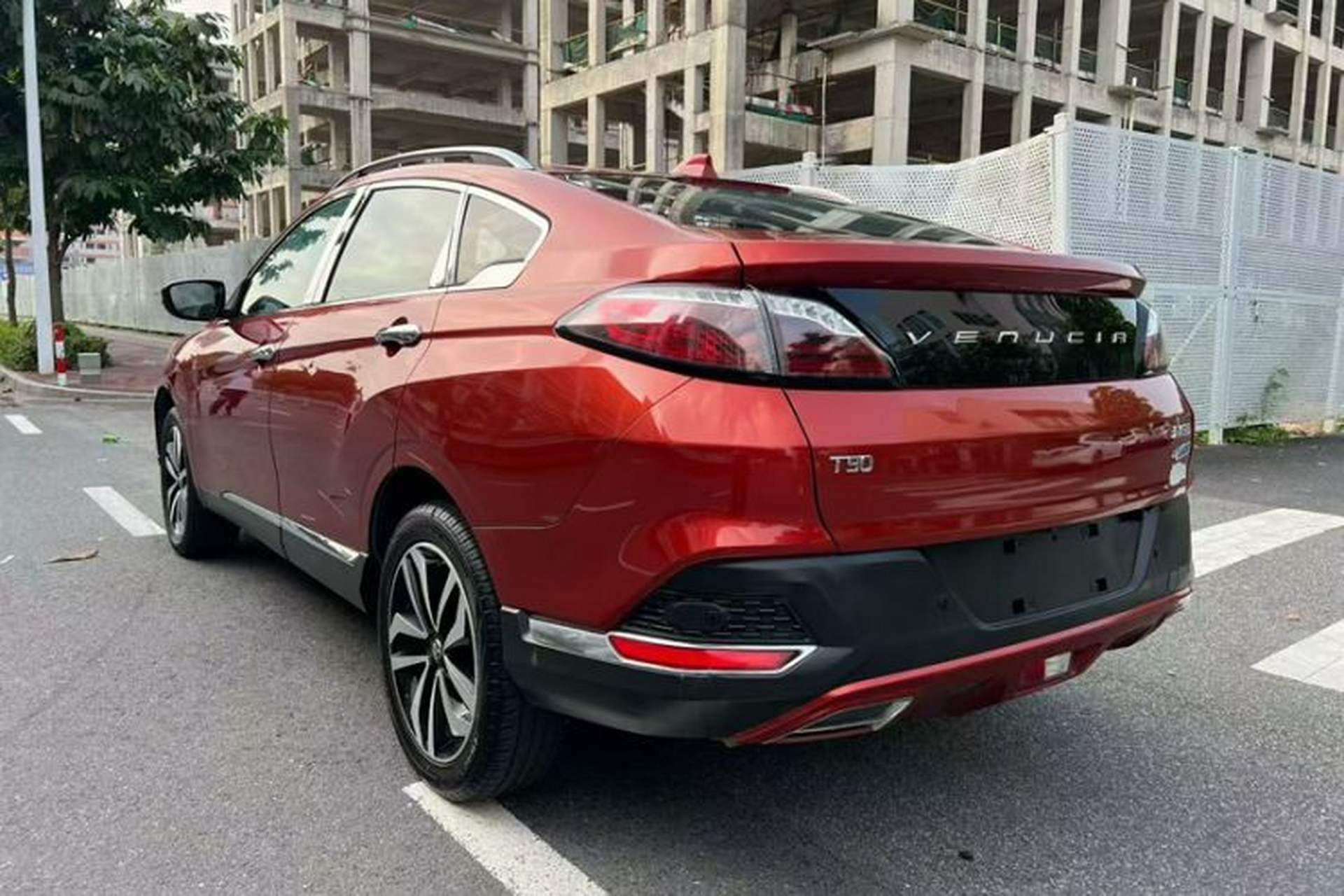 Used Venucia T90 2017 2.0L CVT Smart Edition Exterior 3