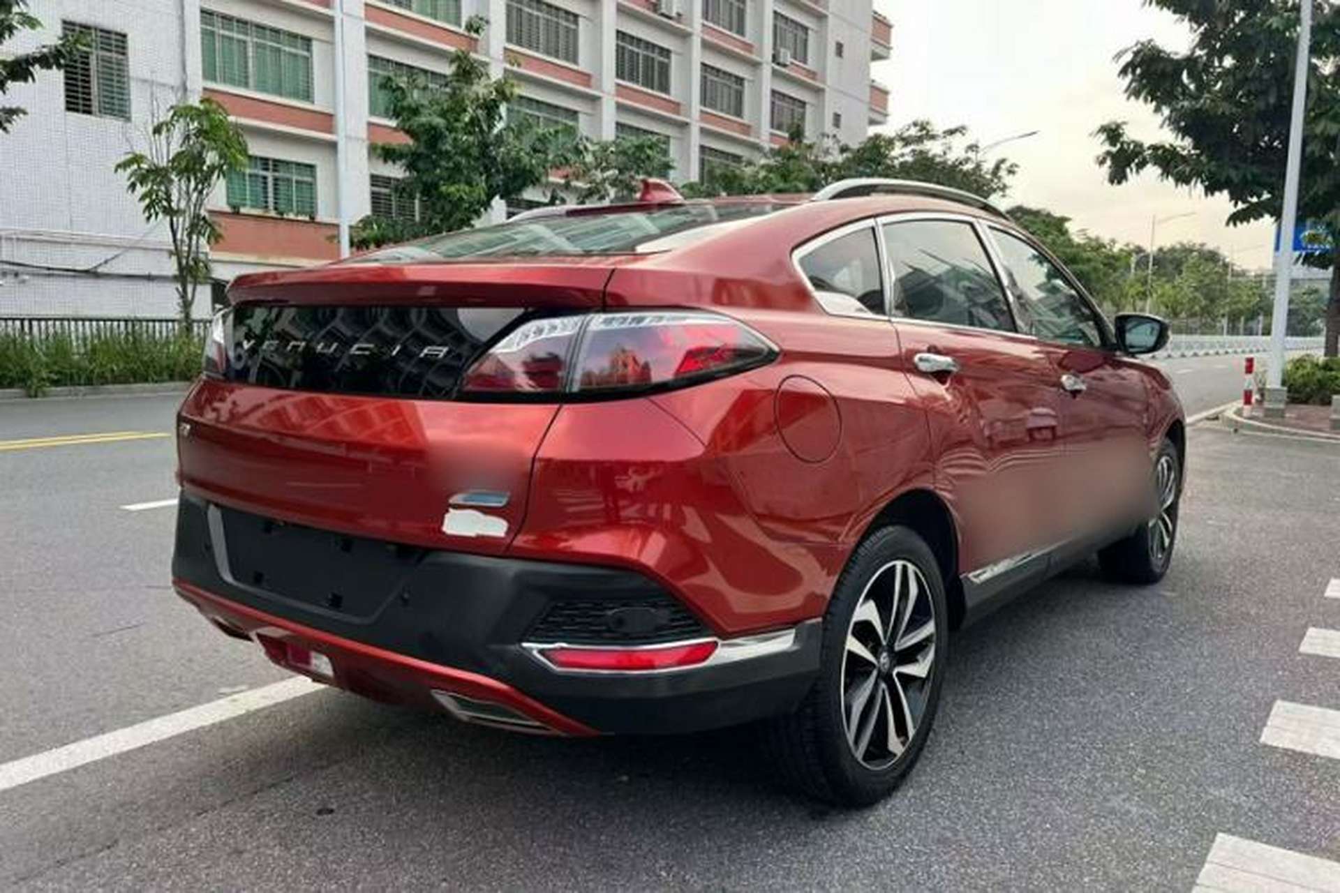 Used Venucia T90 2017 2.0L CVT Smart Edition Exterior 4