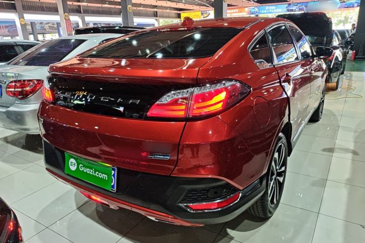 Used Venucia T90 2017 2.0L CVT Fashion Edition Exterior 5
