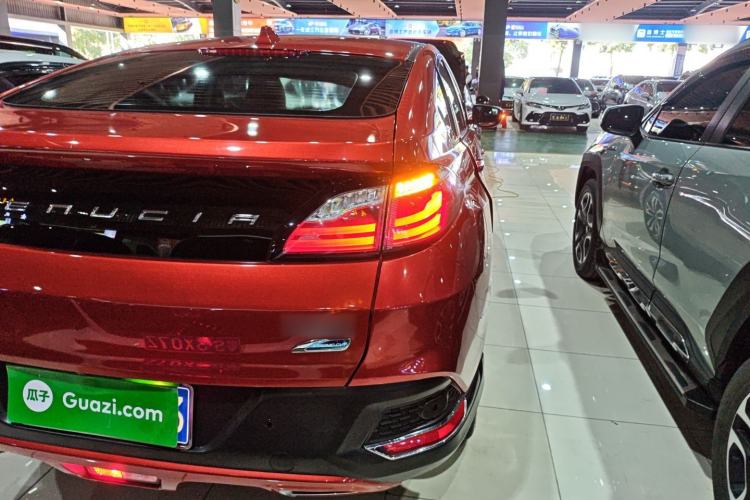 Used Venucia T90 2017 2.0L CVT Fashion Edition Exterior 6