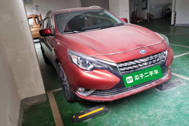Used Venucia T90 2017 2.0L CVT Leading Edition Front Right 45 Deg