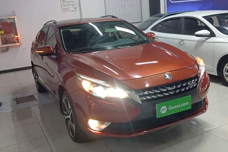 Used Venucia T90 2017 2.0L CVT Leading Edition Front Right 45 Deg