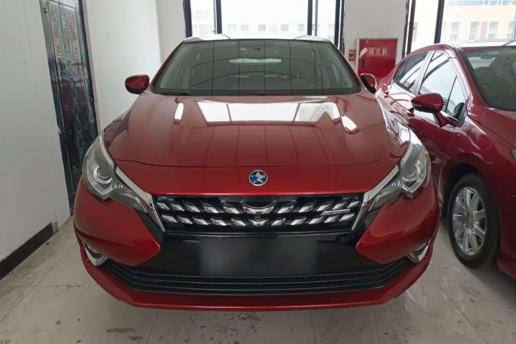 Used Venucia T90 2017 2.0L Manual Fashion Edition Front