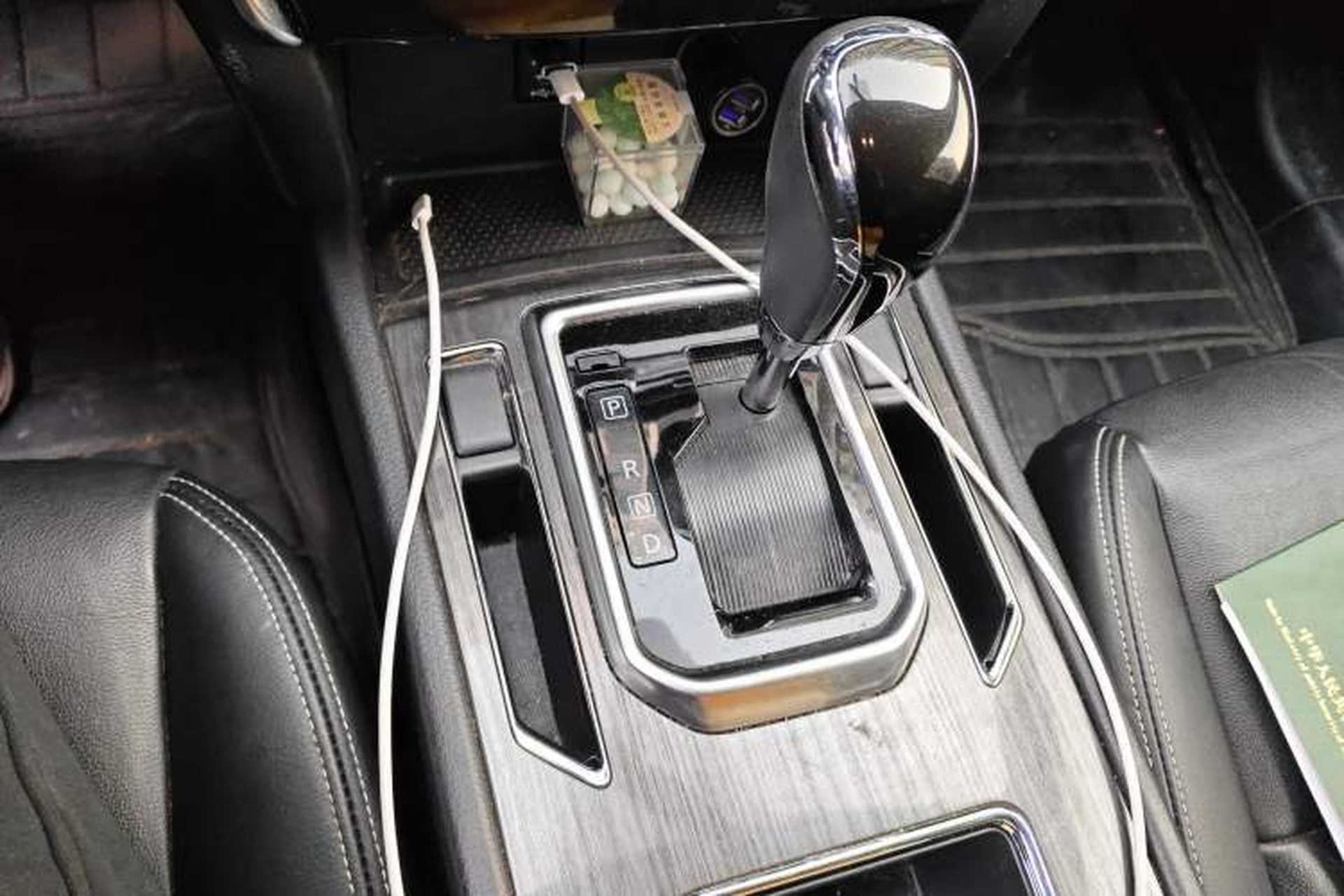 Used Venucia T90 2017 2.0L CVT Smart Edition Gear Lever