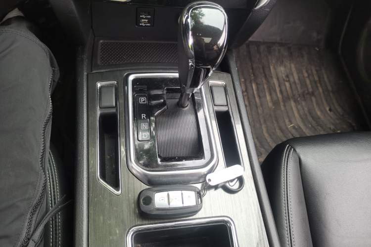 Used Venucia T90 2017 2.0L CVT Smart Edition Gear Lever