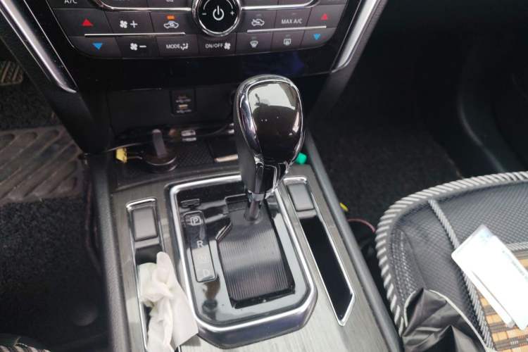 Used Venucia T90 2017 2.0L CVT Smart Edition Gear Lever