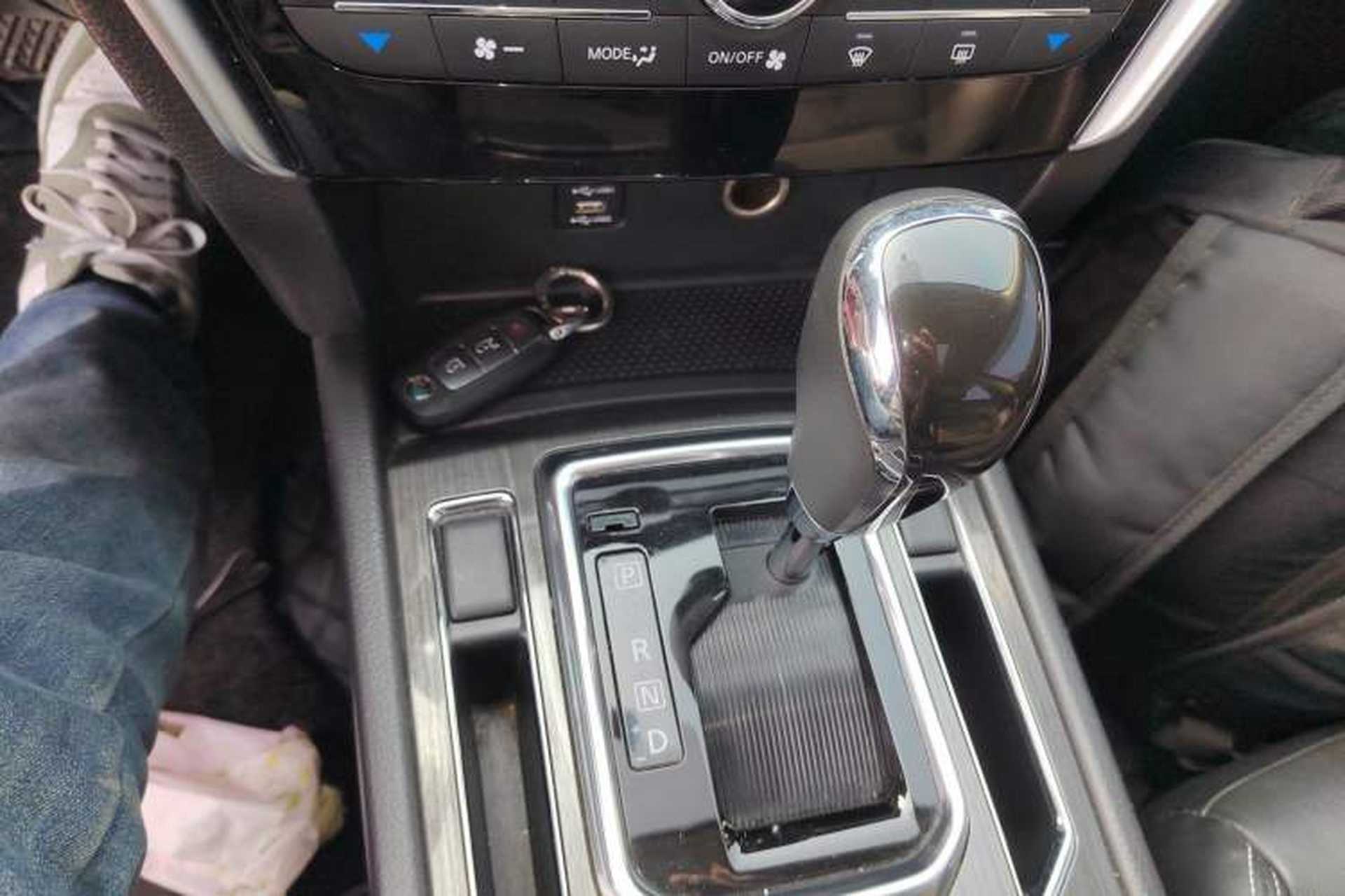 Used Venucia T90 2017 2.0L CVT Smart Edition Gear Lever