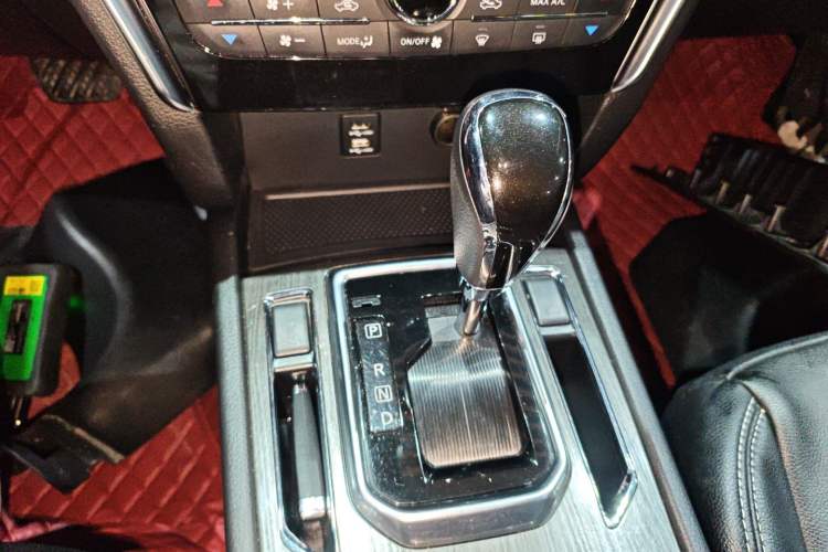 Used Venucia T90 2017 2.0L CVT Fashion Edition Gear Lever