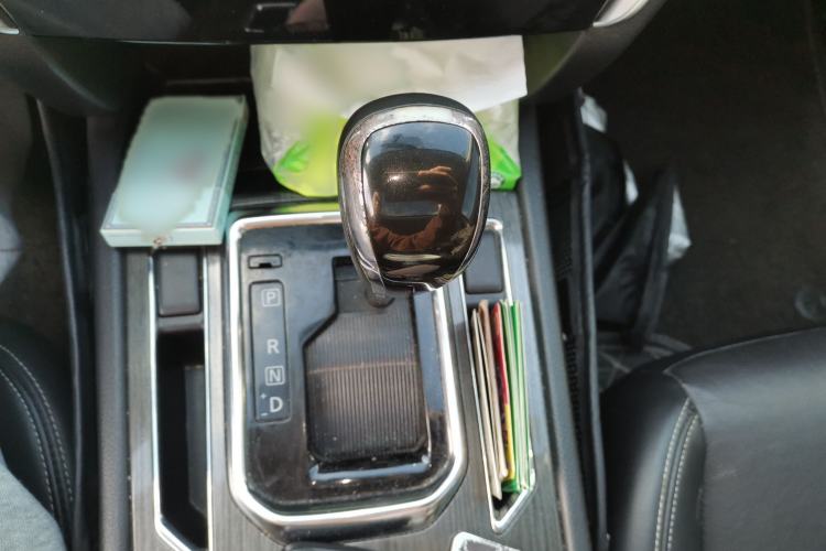 Used Venucia T90 2017 2.0L CVT Smart Edition Gear Lever