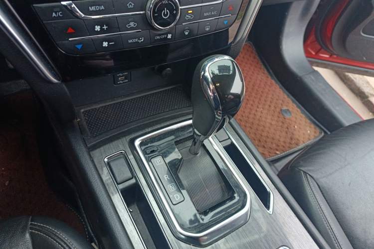 Used Venucia T90 2017 2.0L CVT Smart Edition Gear Lever