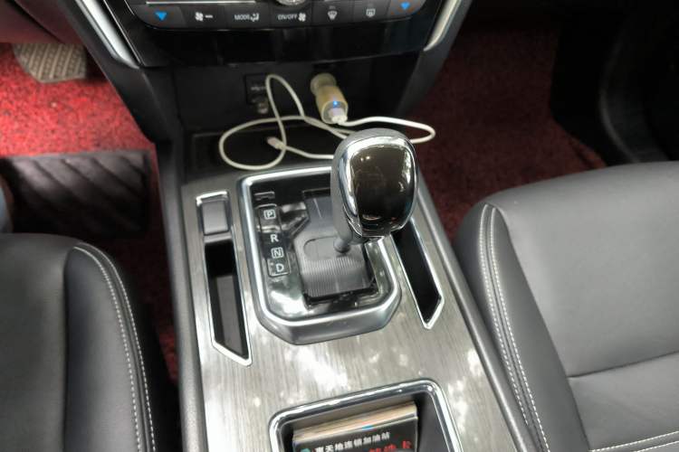 Used Venucia T90 2017 2.0L CVT Smart Edition Gear Lever